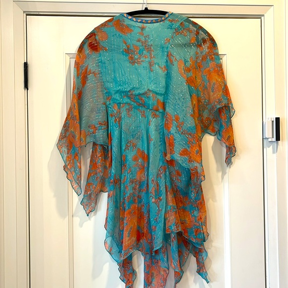 Sheer Floral design boho inspired beach coverup top. Looks great with jeans too! - Picture 5 of 7